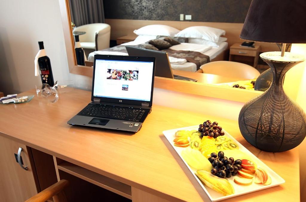 Hotel Zovko Zagreb Sesvete Oda fotoğraf